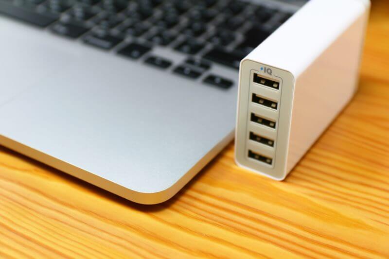 MacBook Proの60Wの小型高速充電器のおすすめはコレ！RAVPower 61W USB-C 急速充電器